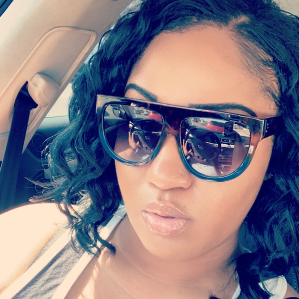 Meet your Posher, Latisha